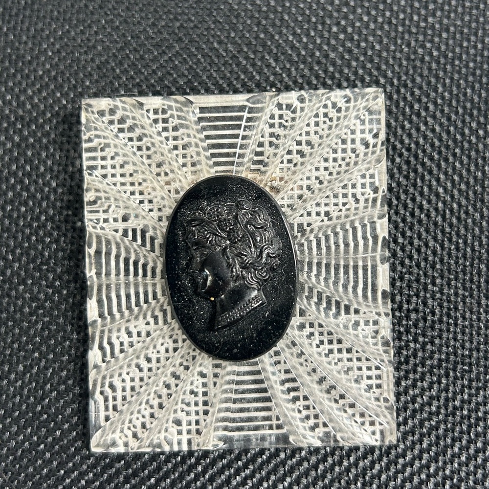 Antique 1920 reverse carved cameo brooch